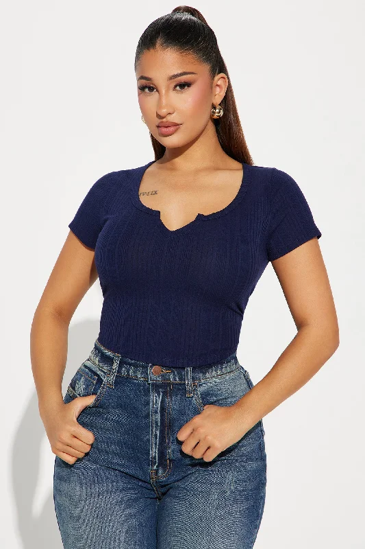 Bailey Ribbed Notched Top - Navy